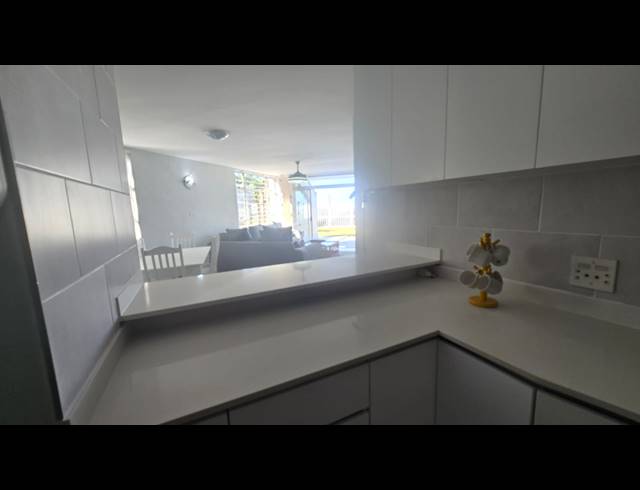 3 BEDROOM SECTIONAL TITLE TO LET IN COMPENSATION BEACH